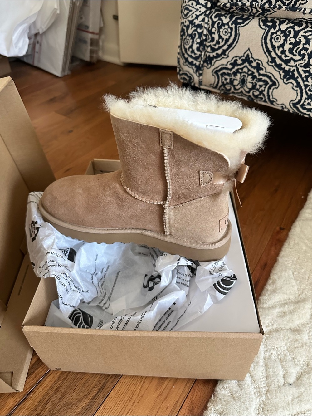 UGG Sand Mini Bailey Bow II Box Label